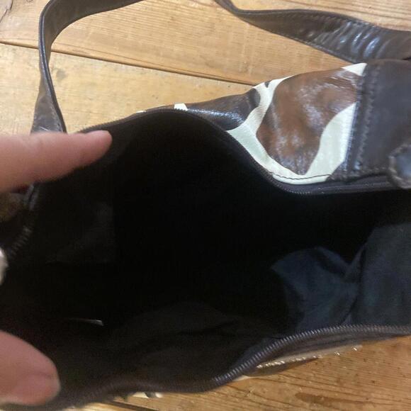 Jaclyn Smith Giraffe Print Leather Purse - Picture 5 of 7